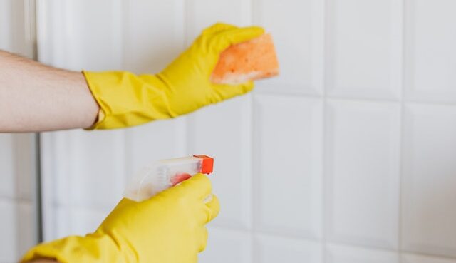 clean your bathroom tiles